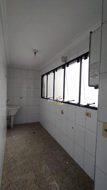 Apartamento para alugar com 3 quartos, 96m² - Foto 12