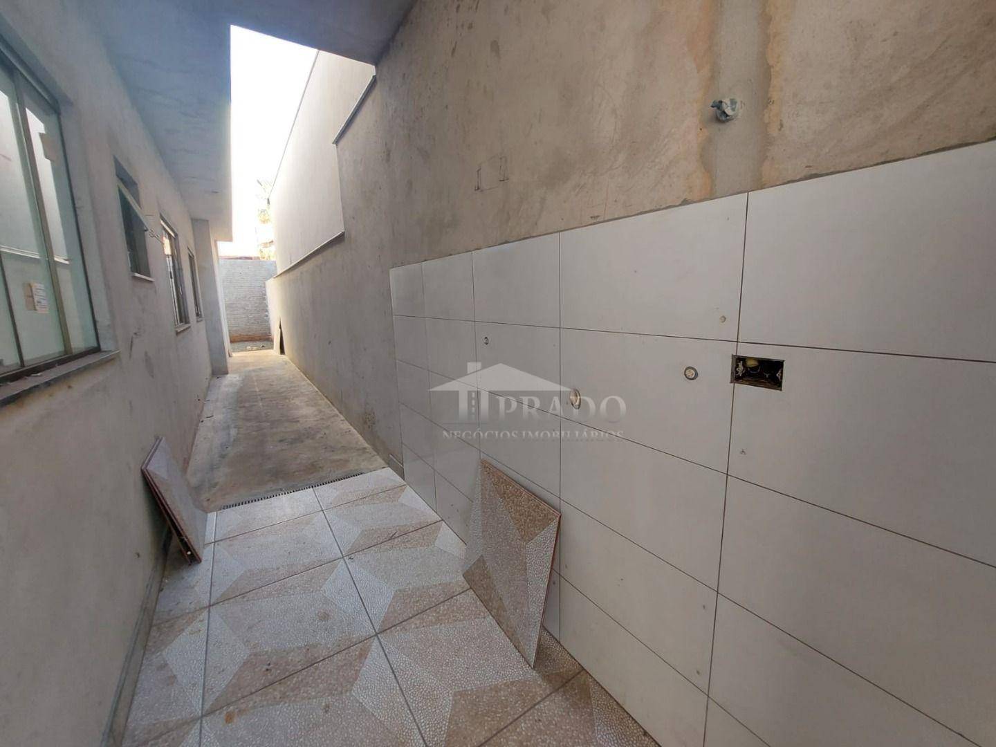 Casa à venda com 3 quartos, 70m² - Foto 4