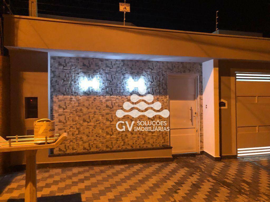 Casa à venda com 3 quartos, 150m² - Foto 1