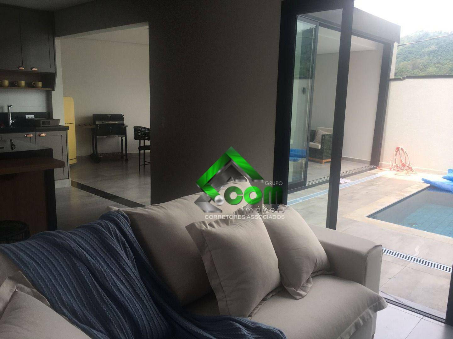 Casa à venda com 3 quartos, 193m² - Foto 1