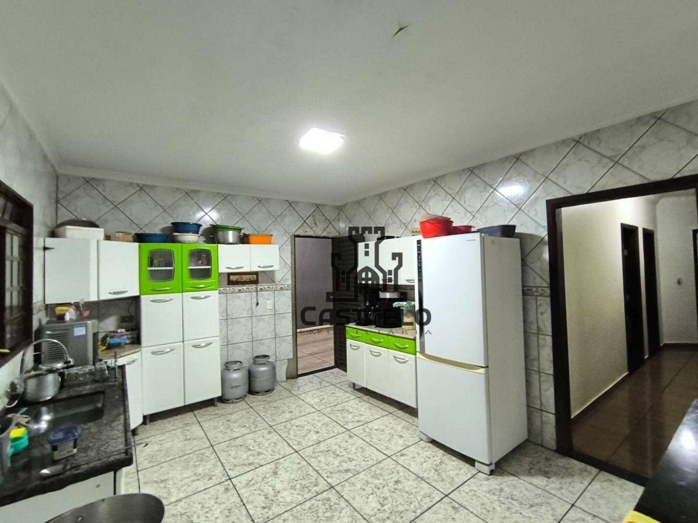 Casa à venda com 3 quartos, 190m² - Foto 8