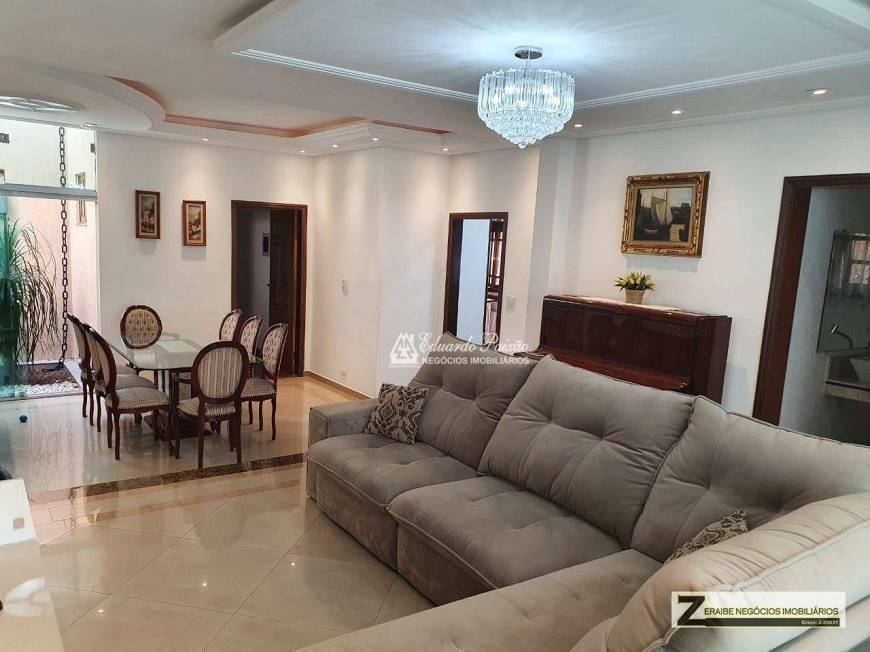 Casa à venda com 3 quartos, 204m² - Foto 1