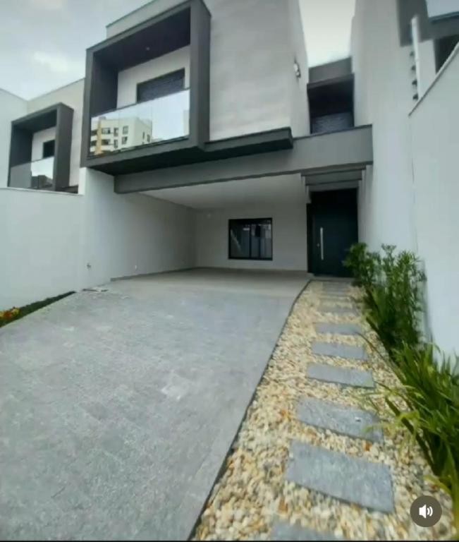 Sobrado à venda com 3 quartos, 150m² - Foto 1