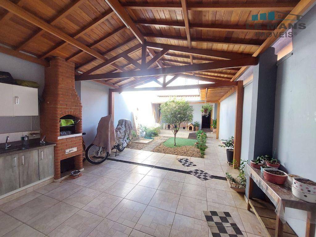 Casa à venda com 2 quartos, 125m² - Foto 2