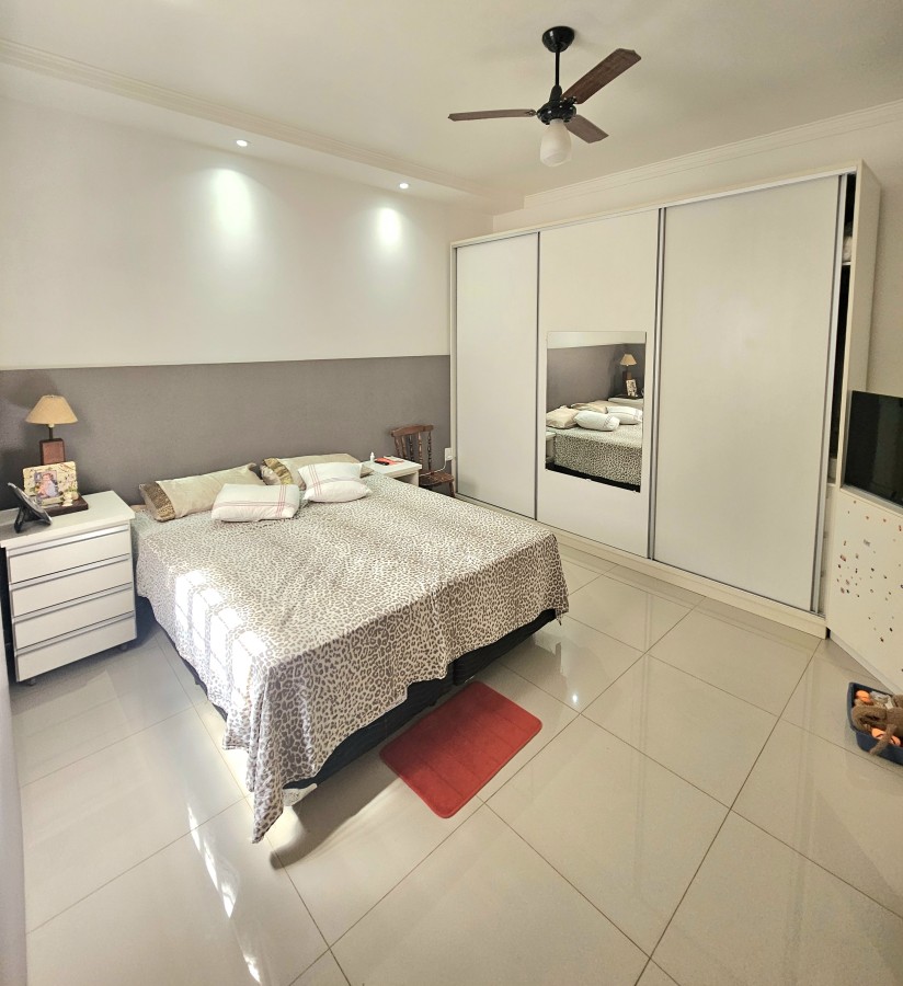 Casa à venda com 3 quartos, 250m² - Foto 4