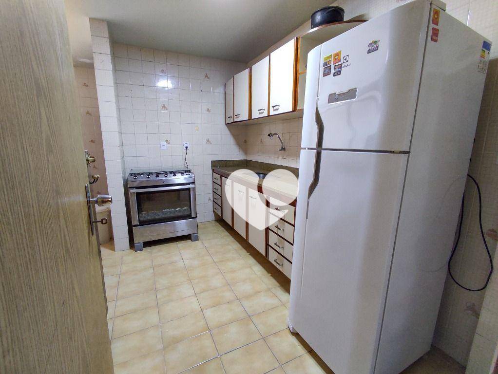 Apartamento à venda com 3 quartos, 200m² - Foto 7