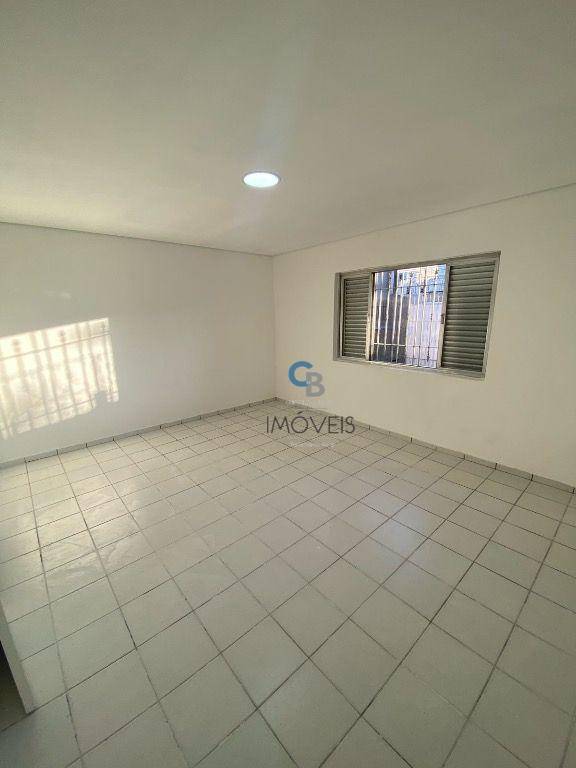 Casa para alugar com 3 quartos, 240m² - Foto 25