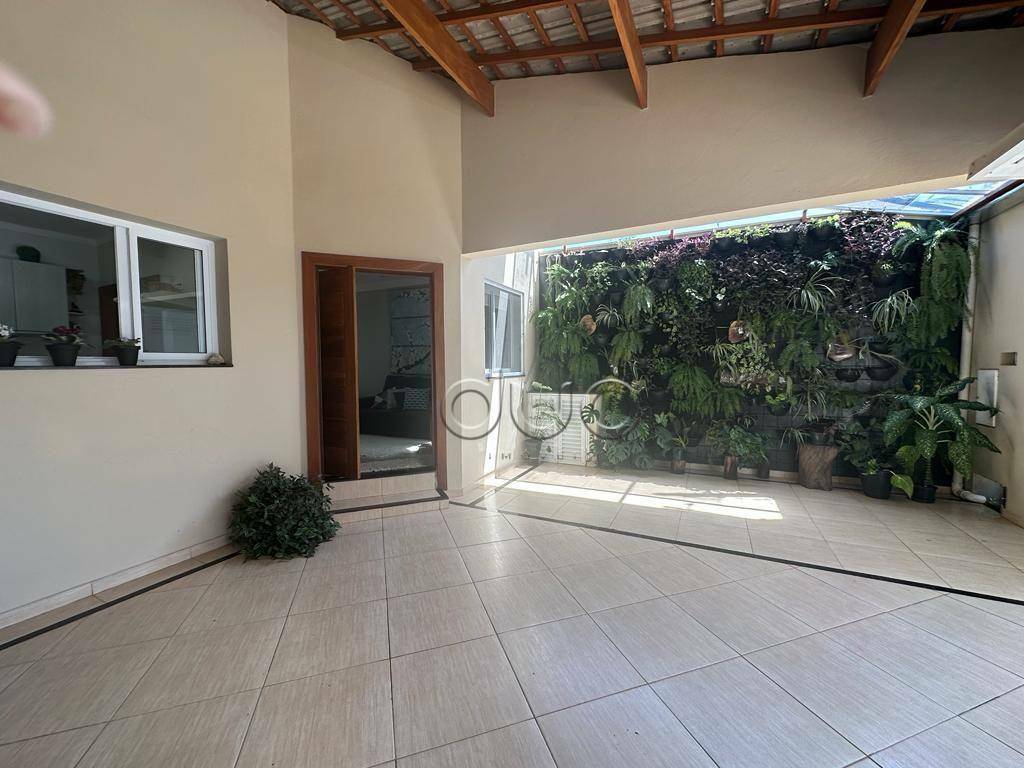 Casa à venda com 3 quartos, 200m² - Foto 2