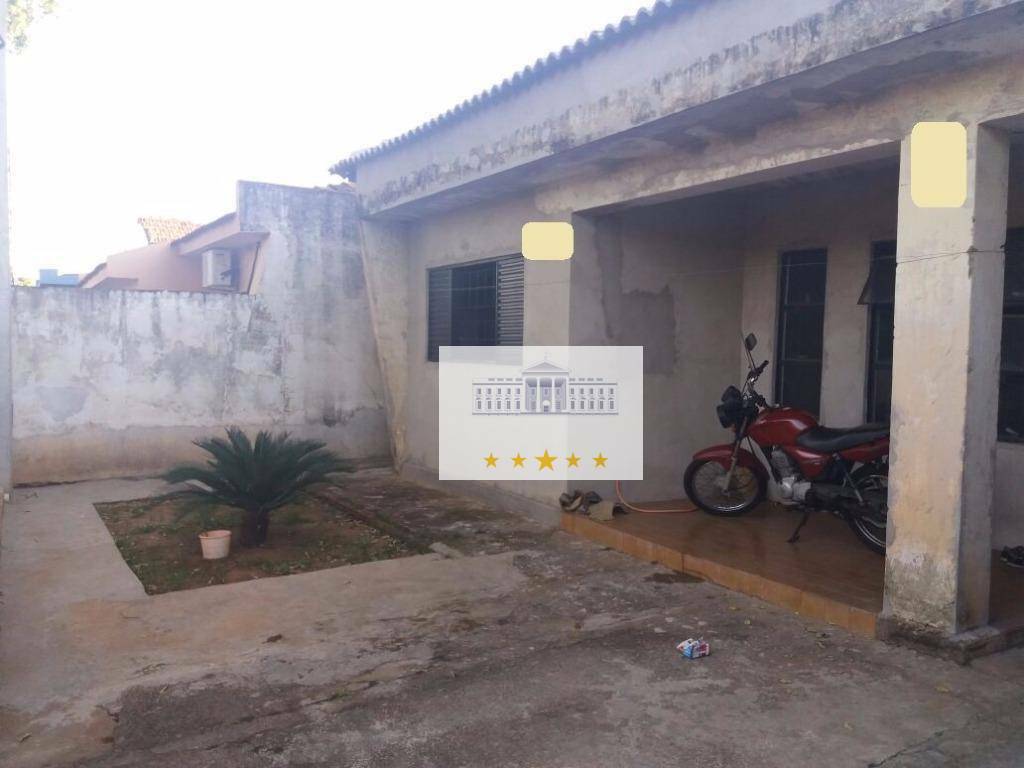 Casa à venda com 2 quartos, 170m² - Foto 1