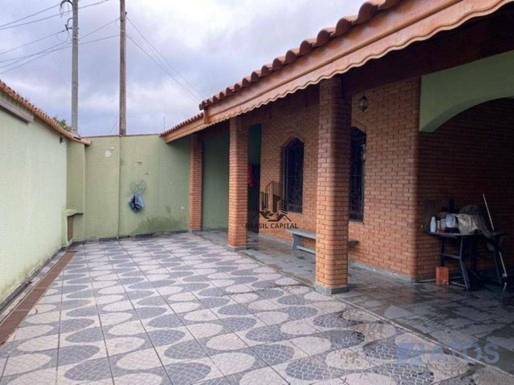 Casa à venda com 3 quartos, 266m² - Foto 1