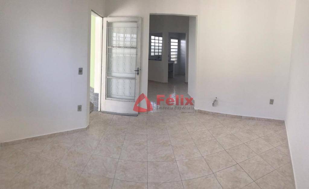 Casa para alugar com 3 quartos, 120m² - Foto 2