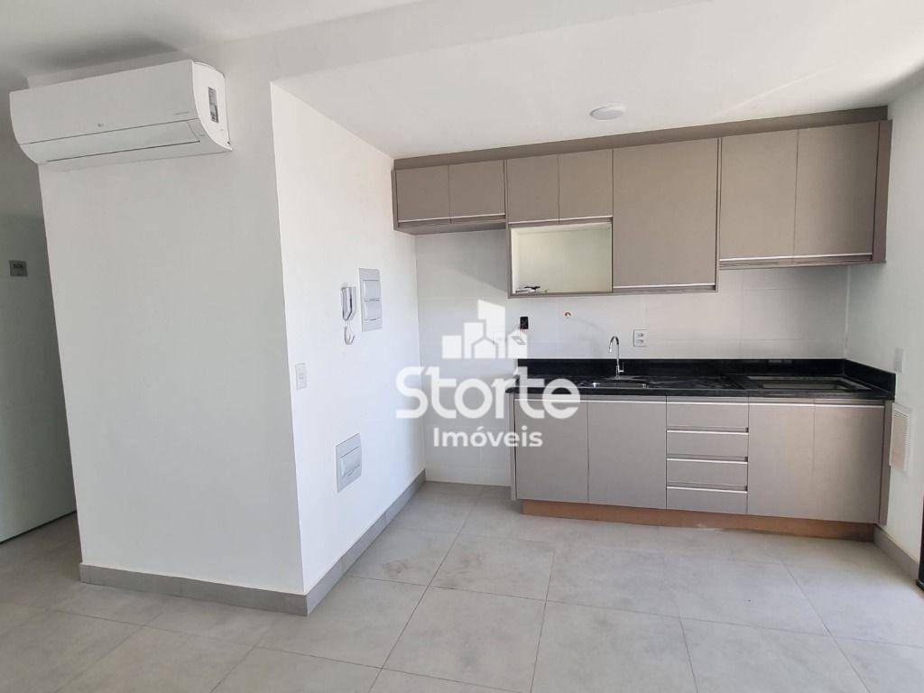 Apartamento para alugar com 3 quartos, 81m² - Foto 3