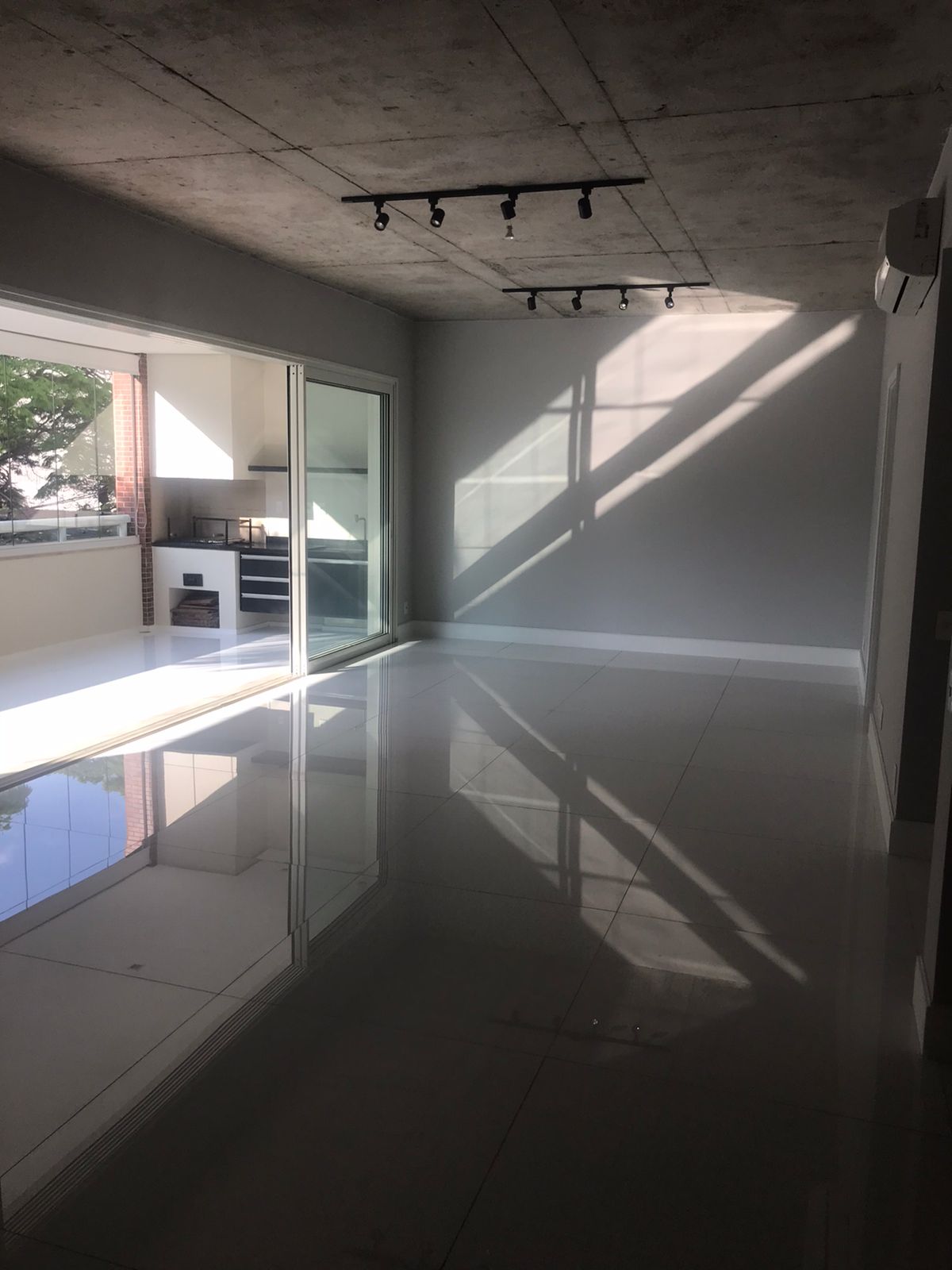 Apartamento à venda com 3 quartos, 151m² - Foto 1