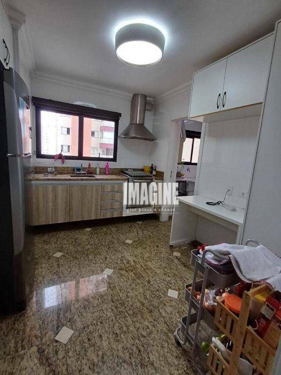 Apartamento à venda com 3 quartos, 151m² - Foto 9