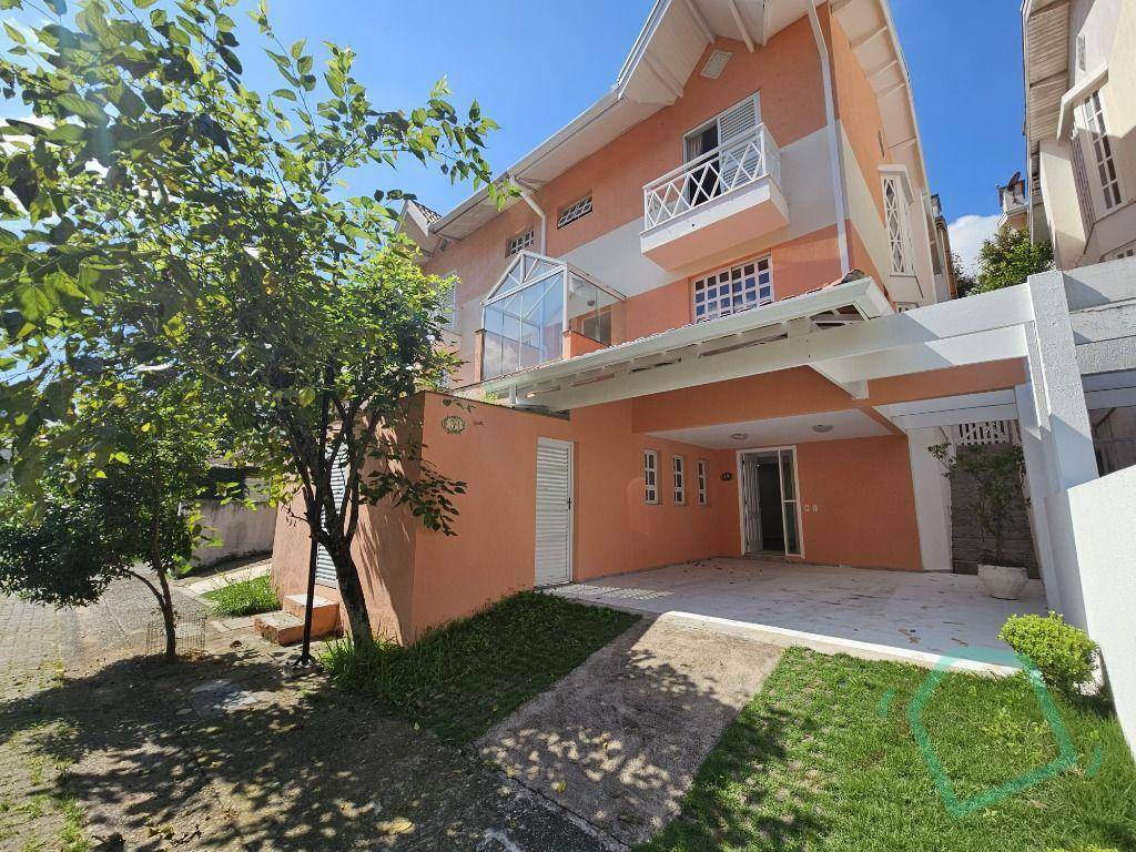 Casa de Condomínio para alugar com 3 quartos, 220m² - Foto 1