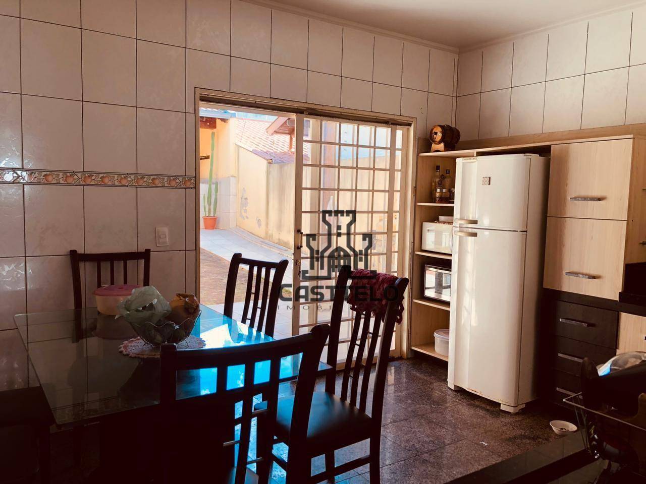 Sobrado à venda com 3 quartos, 150m² - Foto 1