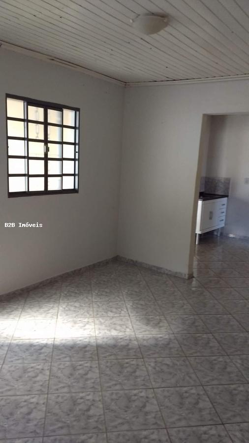 Casa à venda com 3 quartos, 200m² - Foto 1