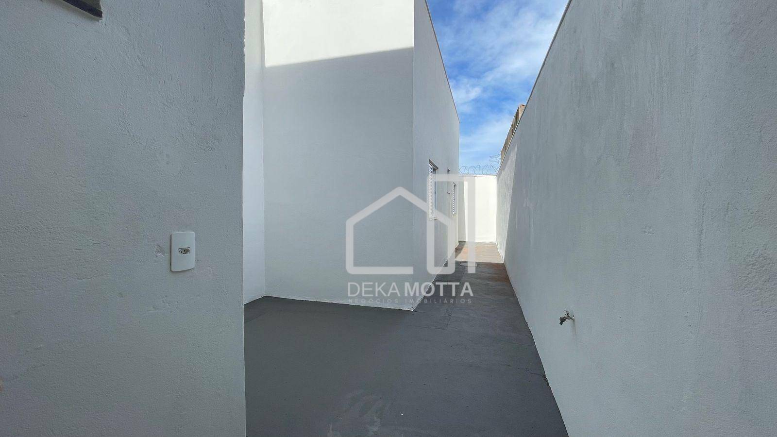 Casa à venda com 2 quartos, 70m² - Foto 2