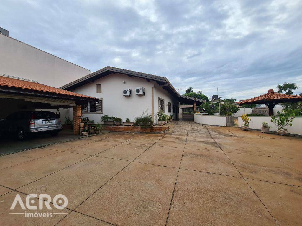 Casa de Condomínio à venda com 3 quartos, 400m² - Foto 2