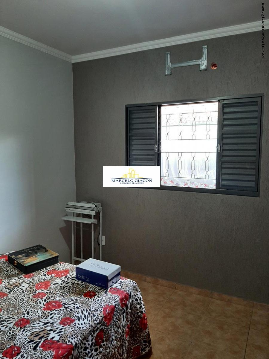 Casa à venda com 2 quartos, 120m² - Foto 1