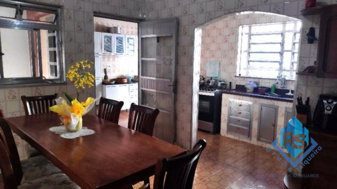 Sobrado à venda com 4 quartos, 210m² - Foto 4