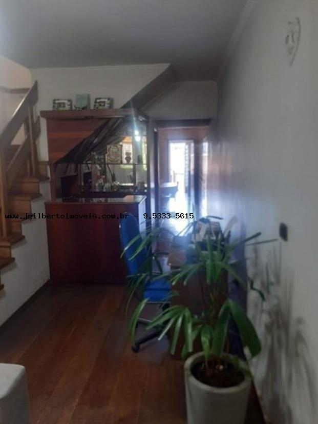 Casa à venda com 3 quartos, 150m² - Foto 1