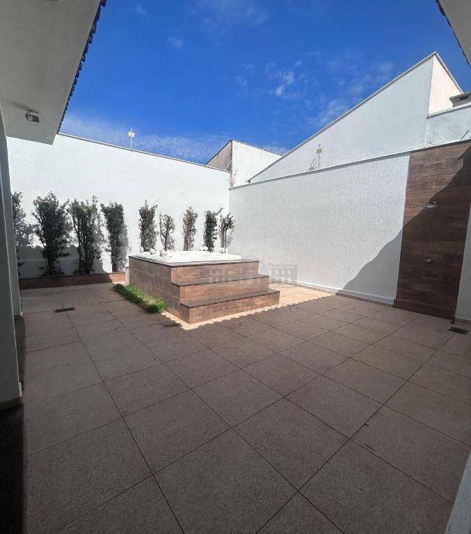 Casa à venda com 3 quartos, 228m² - Foto 10