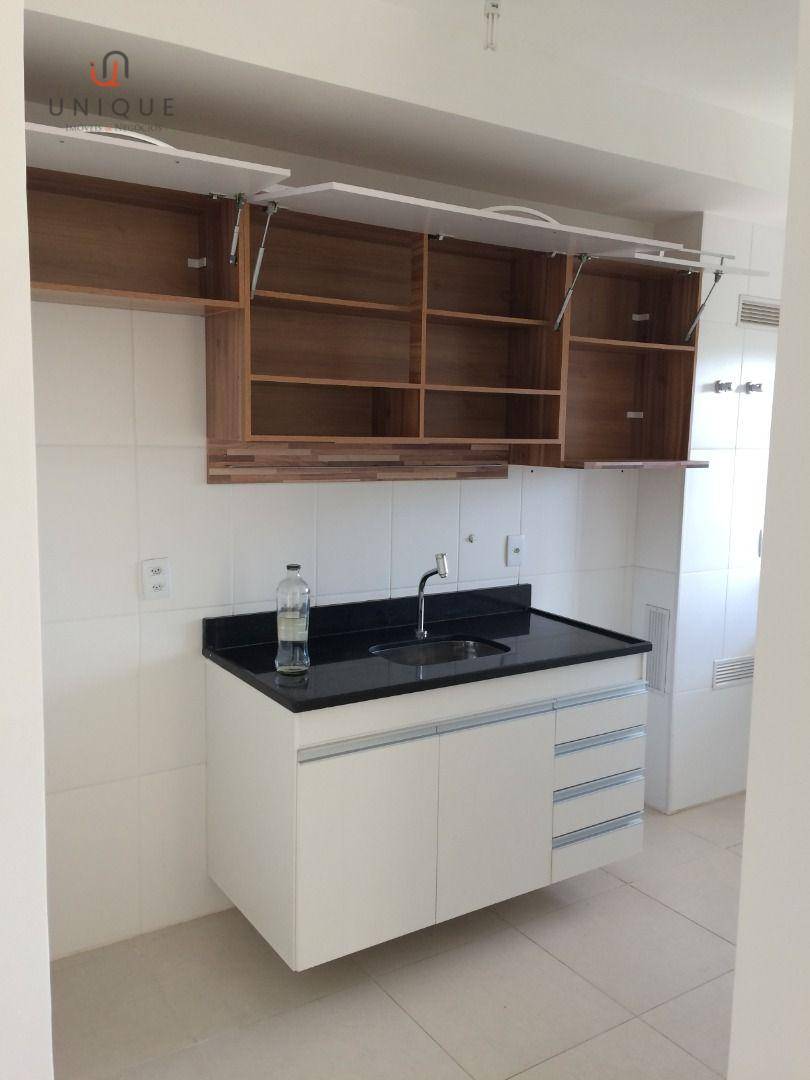 Apartamento à venda com 3 quartos, 77m² - Foto 2