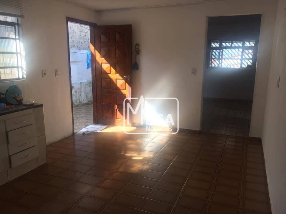 Casa à venda com 4 quartos, 182m² - Foto 1