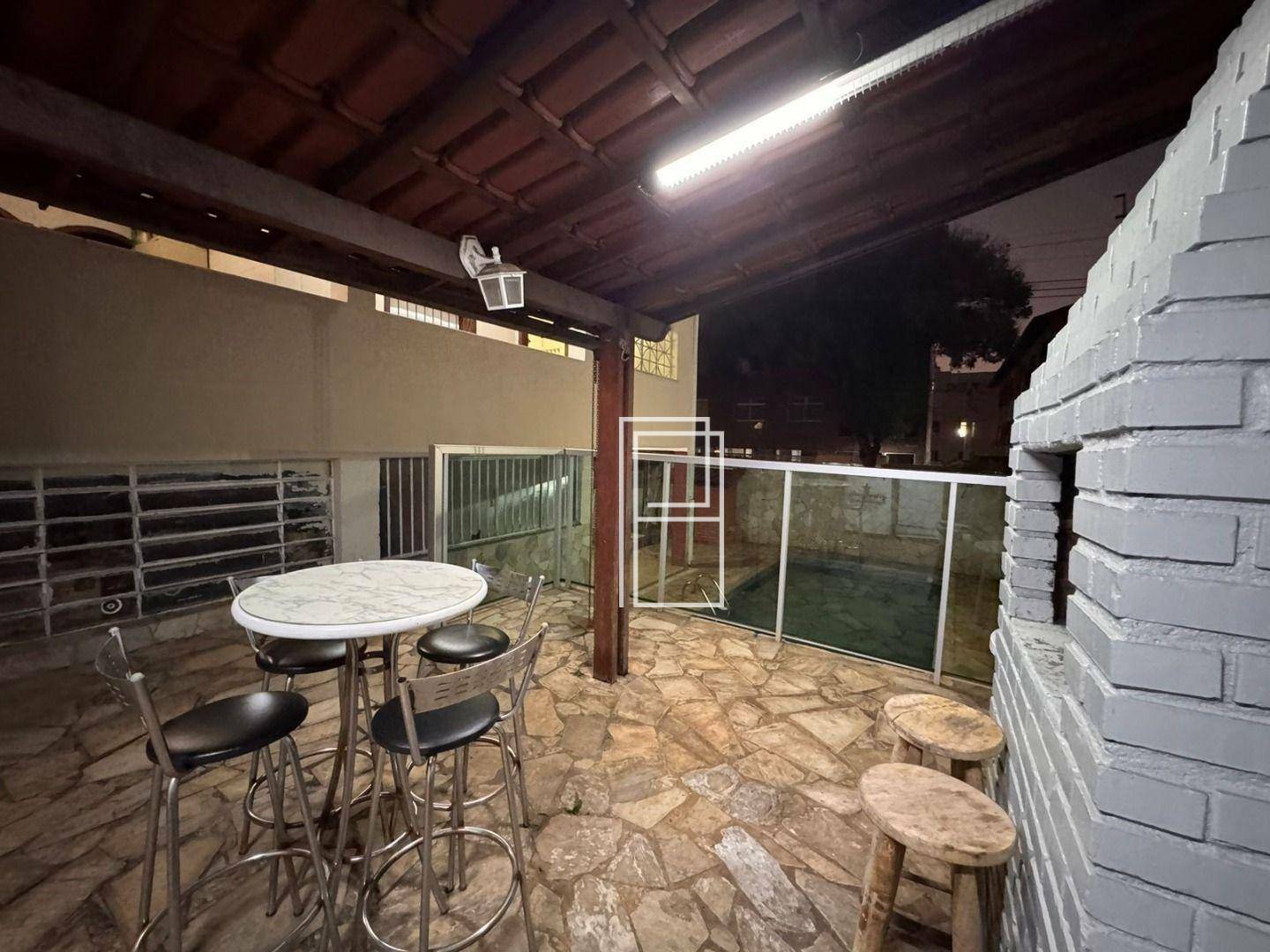 Casa à venda com 3 quartos, 300m² - Foto 7