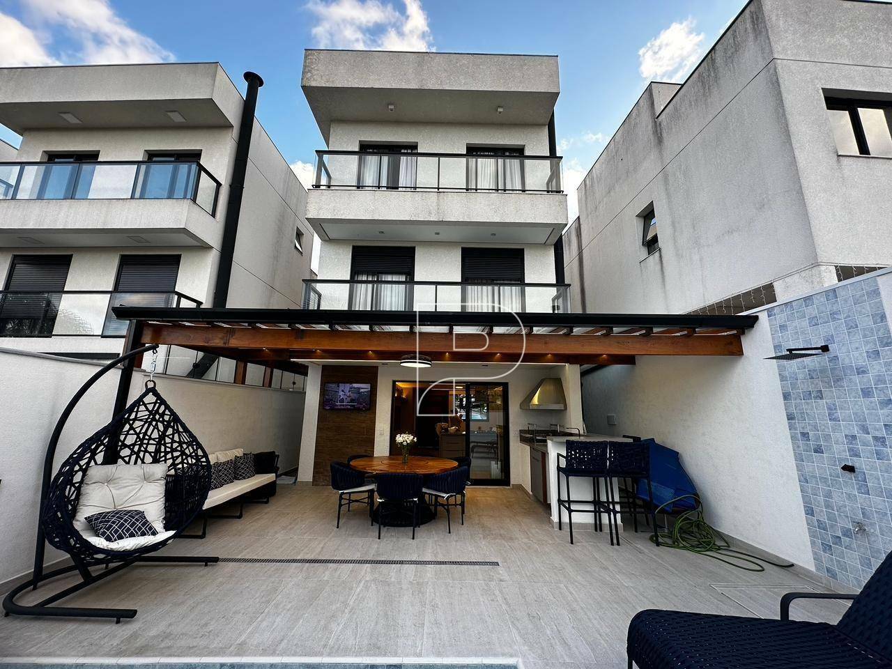 Casa de Condomínio à venda com 4 quartos, 150m² - Foto 2