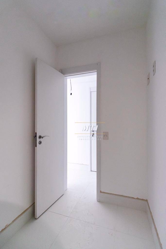 Apartamento à venda com 3 quartos, 161m² - Foto 12