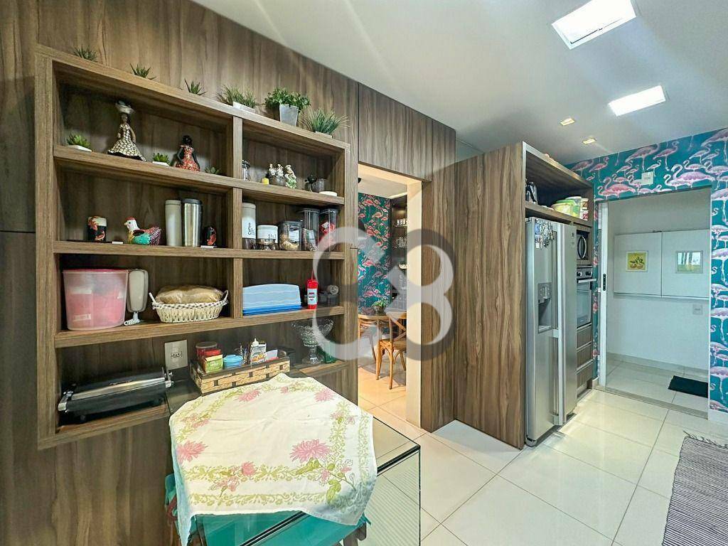 Apartamento à venda com 3 quartos, 179m² - Foto 9