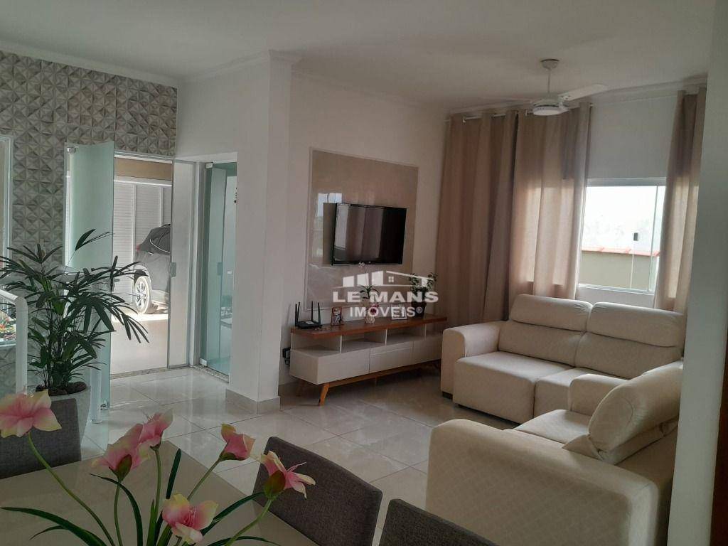 Casa à venda com 4 quartos, 155m² - Foto 1