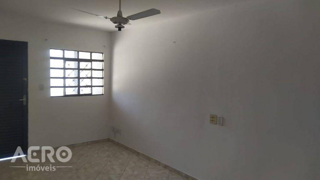 Casa para alugar com 2 quartos, 90m² - Foto 1