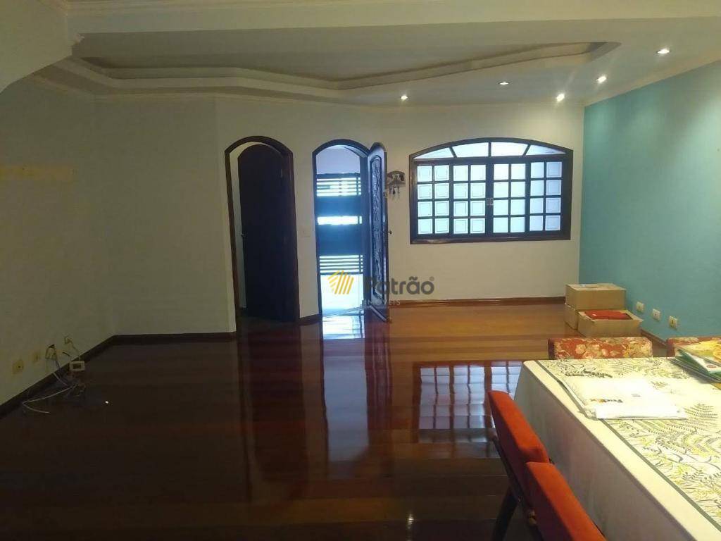 Sobrado à venda com 3 quartos, 200m² - Foto 1