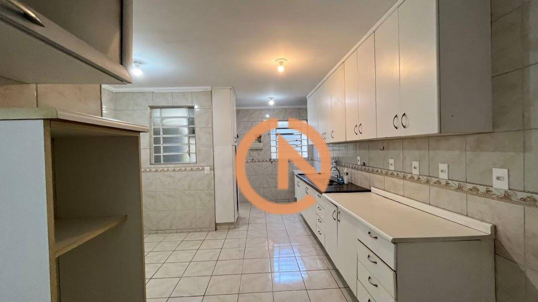 Sobrado para alugar com 3 quartos, 200m² - Foto 9