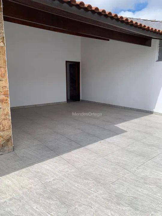 Casa à venda com 3 quartos, 194m² - Foto 2