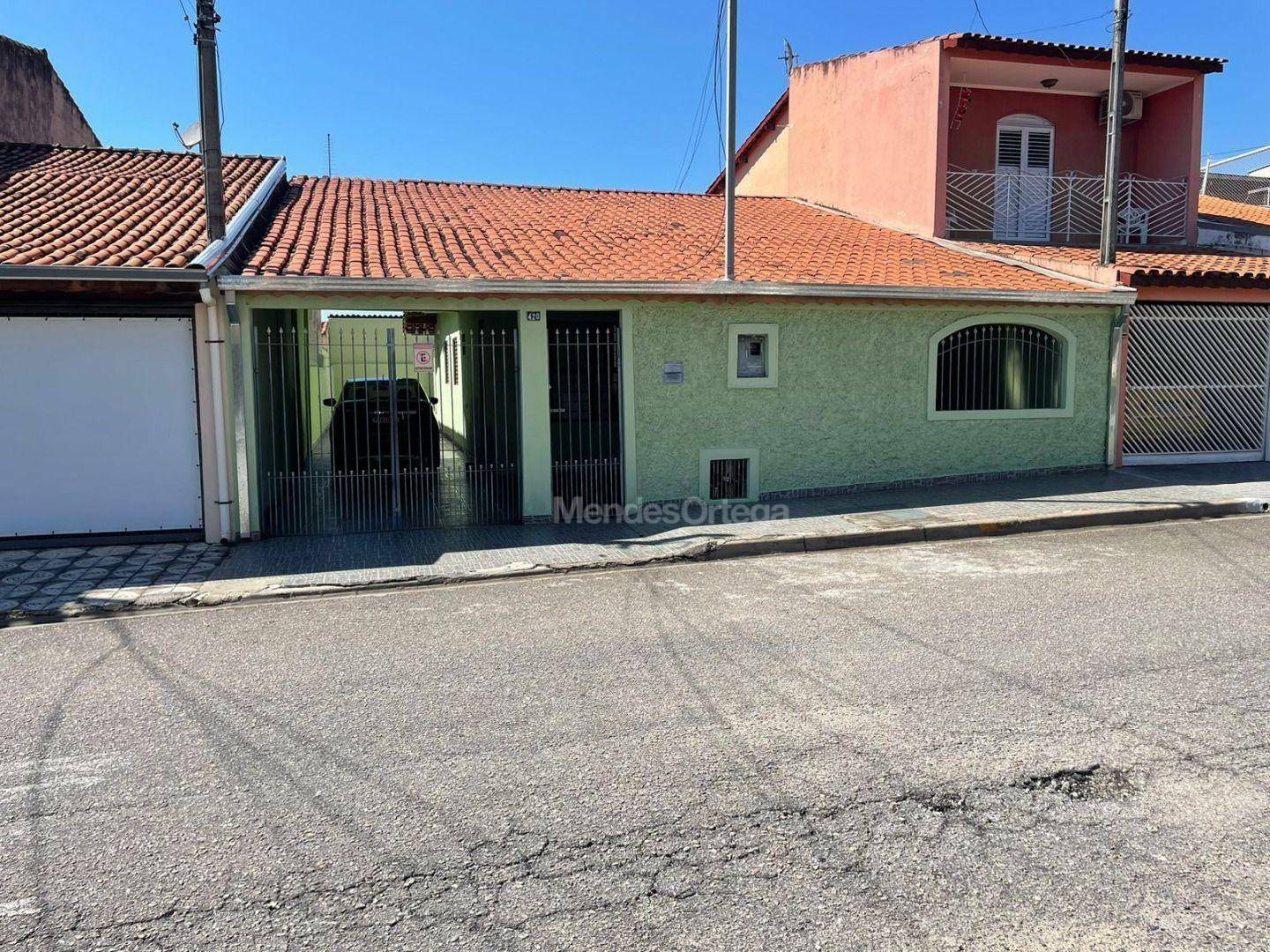 Casa à venda com 3 quartos, 250m² - Foto 2