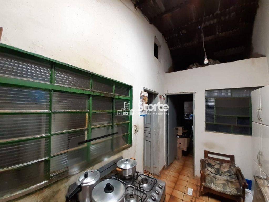 Casa à venda com 8 quartos, 210m² - Foto 5