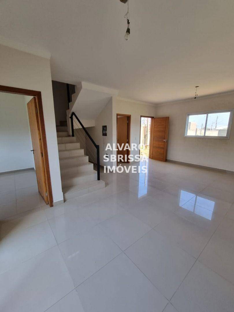 Casa à venda com 3 quartos, 88m² - Foto 2