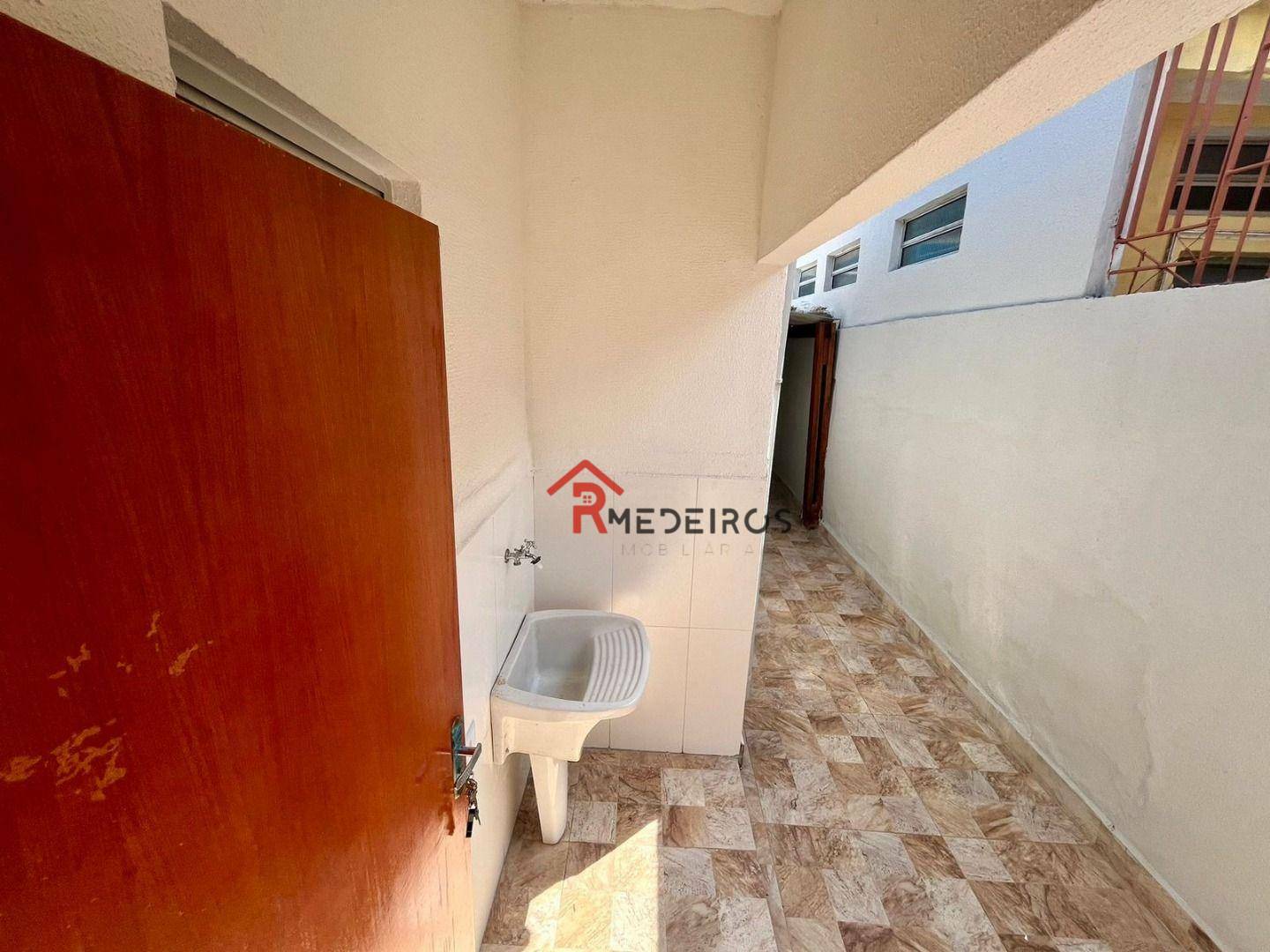 Casa à venda com 2 quartos, 70m² - Foto 16