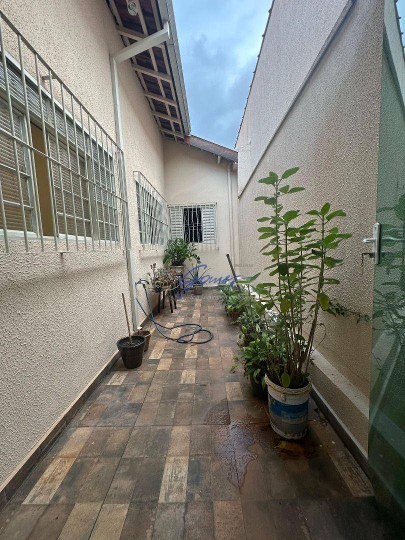 Casa à venda com 3 quartos, 232m² - Foto 18