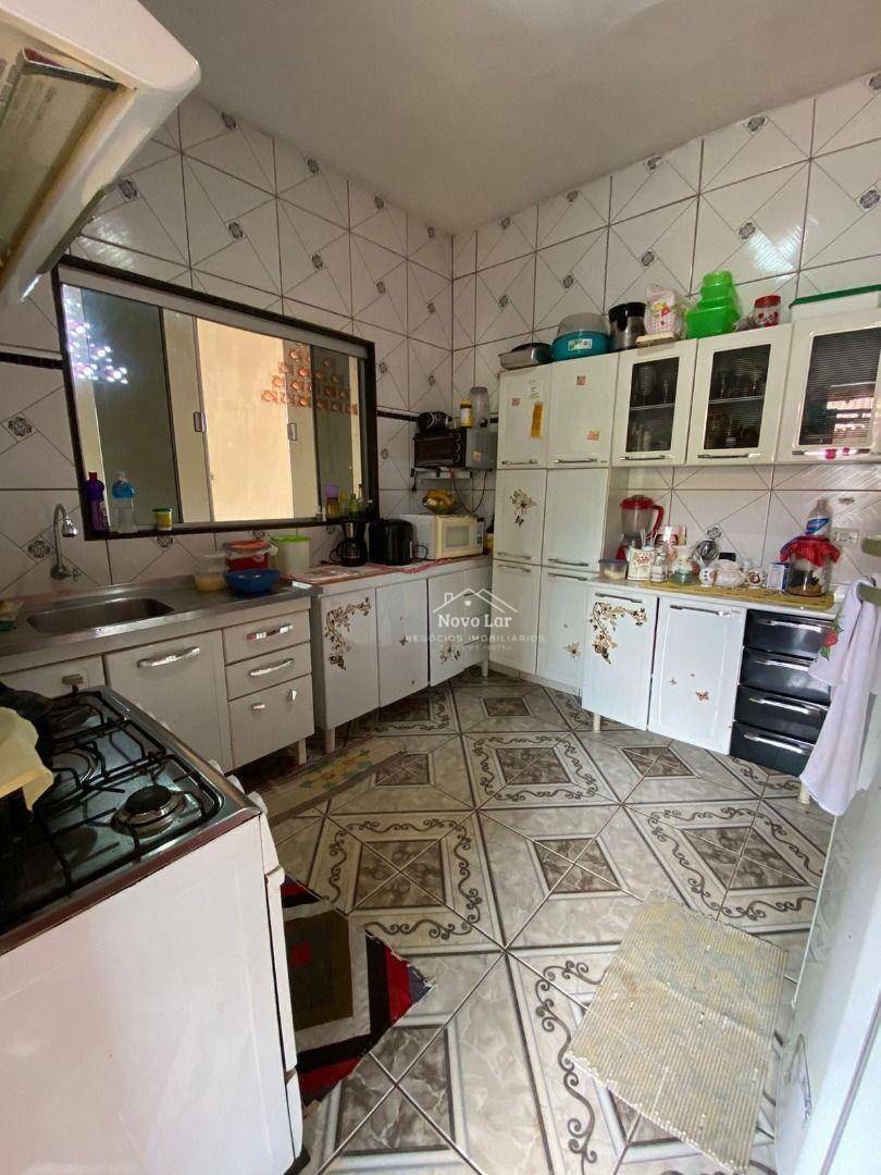 Casa à venda com 5 quartos, 244m² - Foto 9