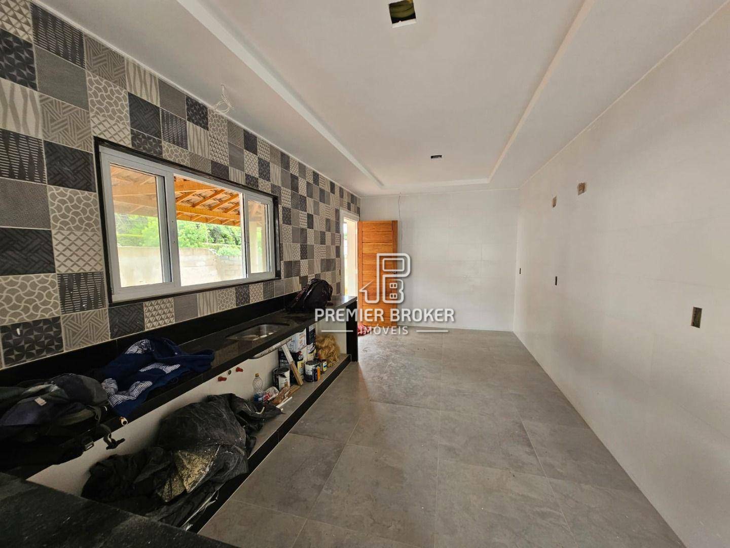 Casa à venda com 4 quartos, 130m² - Foto 12