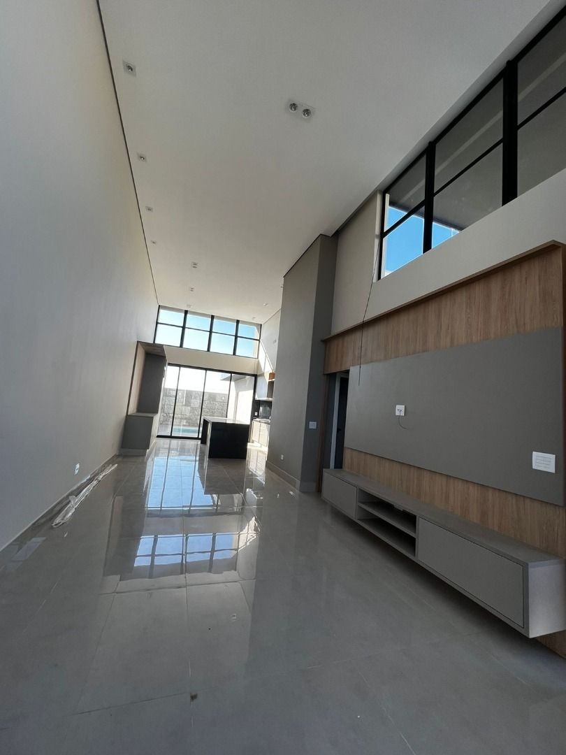 Casa à venda com 3 quartos, 200m² - Foto 2