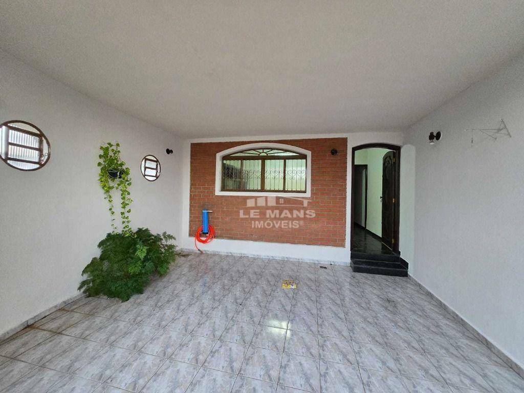 Casa à venda e aluguel com 3 quartos, 87m² - Foto 1