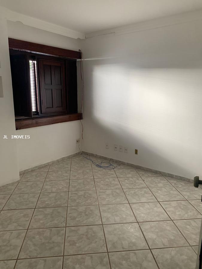 Casa para alugar com 4 quartos, 600m² - Foto 8