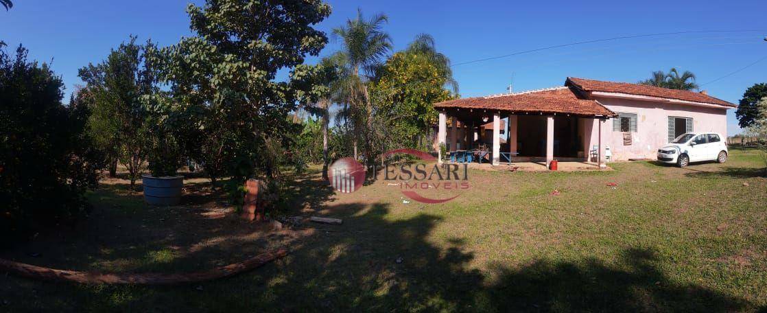 Sítio à venda com 3 quartos, 180m² - Foto 2