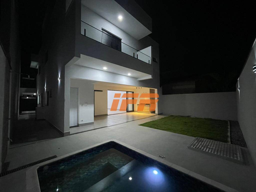 Sobrado à venda com 3 quartos, 235m² - Foto 1